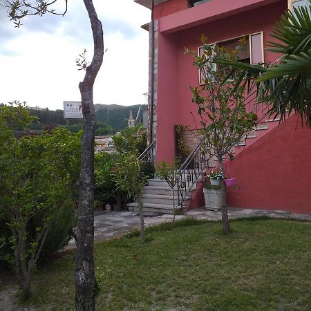 Bed & Breakfast La Rosa Rossa Cagli Bagian luar foto
