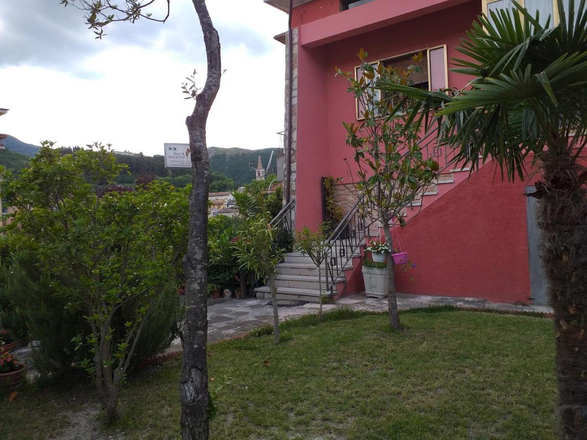 Bed & Breakfast La Rosa Rossa Cagli Bagian luar foto