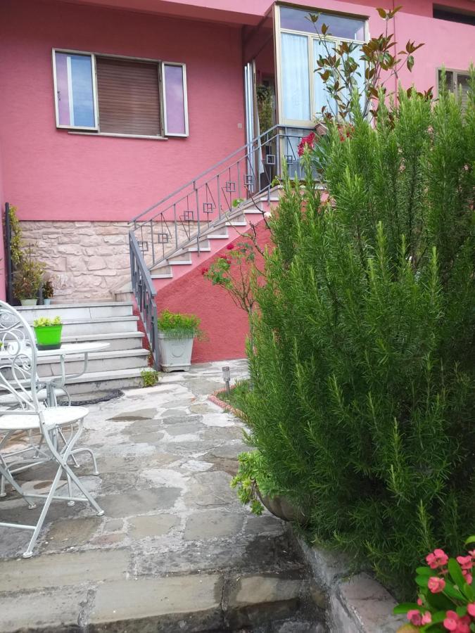 Bed & Breakfast La Rosa Rossa Cagli Bagian luar foto