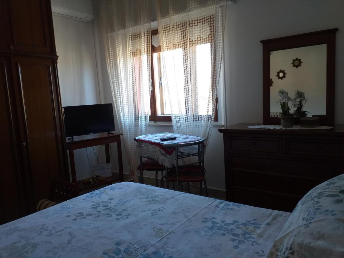 Bed & Breakfast La Rosa Rossa Cagli Bagian luar foto