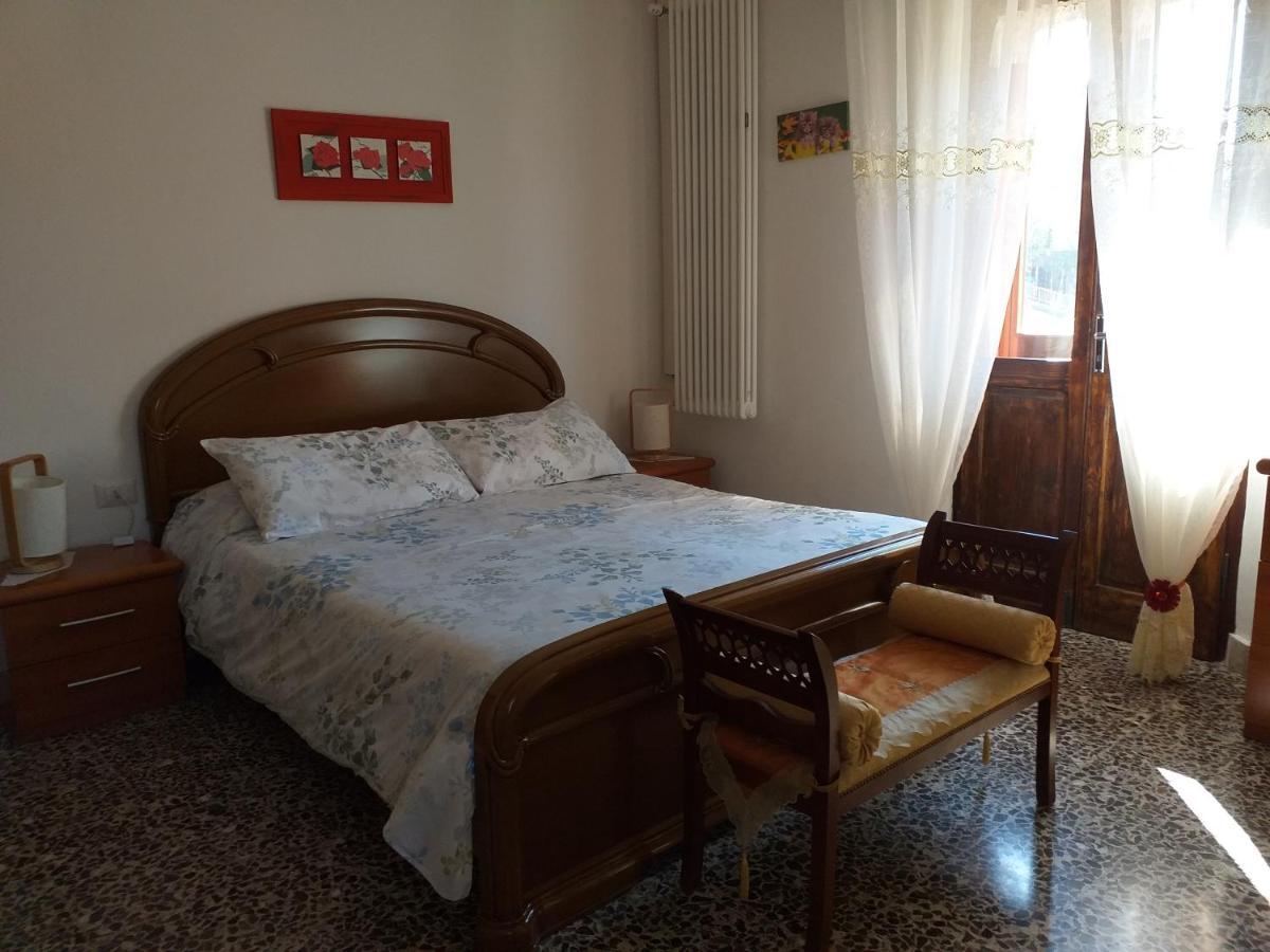 Bed & Breakfast La Rosa Rossa Cagli Bagian luar foto