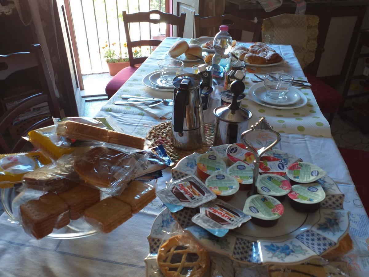 Bed & Breakfast La Rosa Rossa Cagli Bagian luar foto