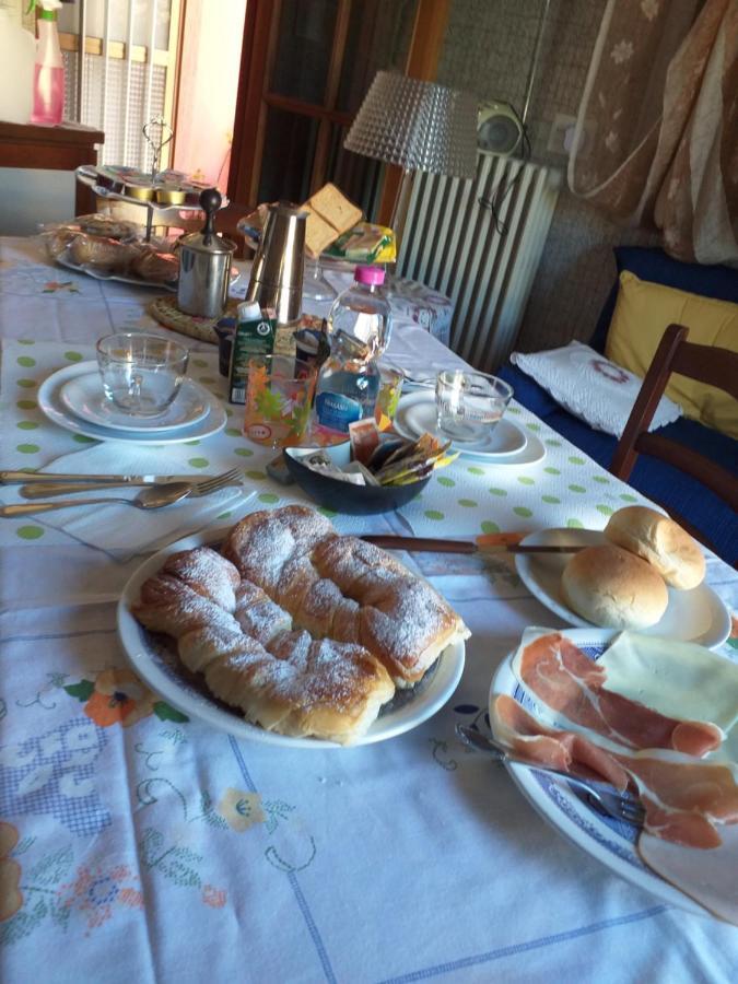 Bed & Breakfast La Rosa Rossa Cagli Bagian luar foto