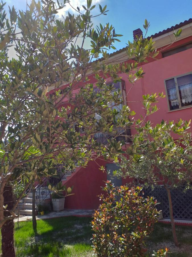 Bed & Breakfast La Rosa Rossa Cagli Bagian luar foto